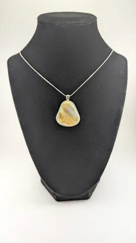 Creamy Agate Pendant